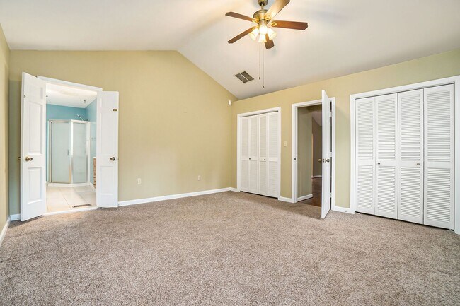 Building Photo - 3 bdrm, 2 bath in Dearborn Park
