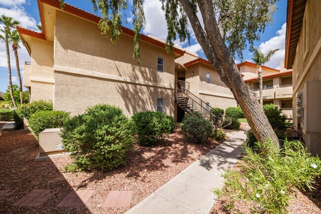 Primary Photo - 10410 N Cave Creek Rd