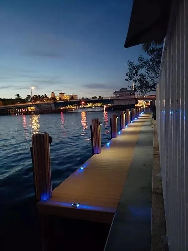 Building Photo - 105 S Riverside Dr