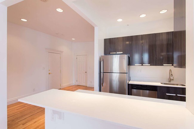 Primary Photo - 270 Newbury St