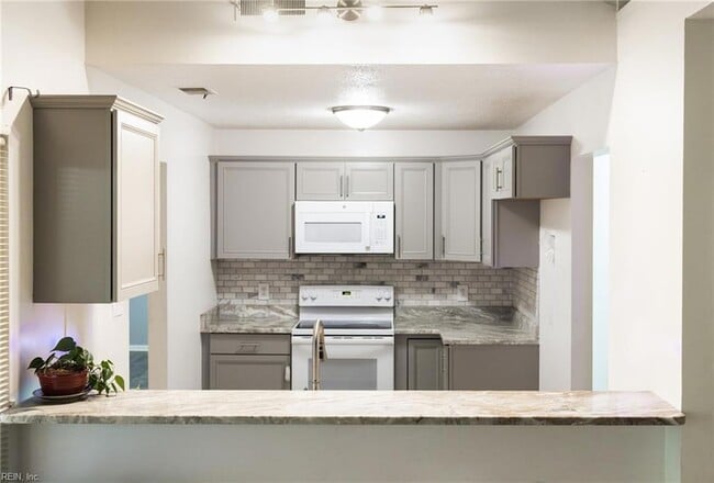 Building Photo - 1545 Lakeport Ct