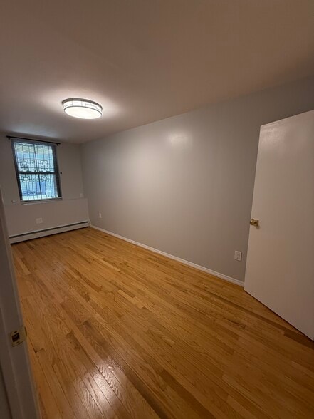 8'X17'2" Bedroom - 46 Hull St