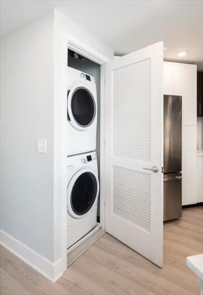 Building Photo - 4836 Rugby Ave