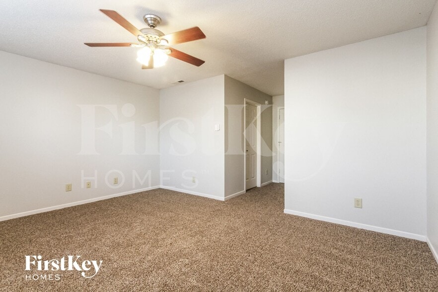 Building Photo - 744 Thornwood Ln