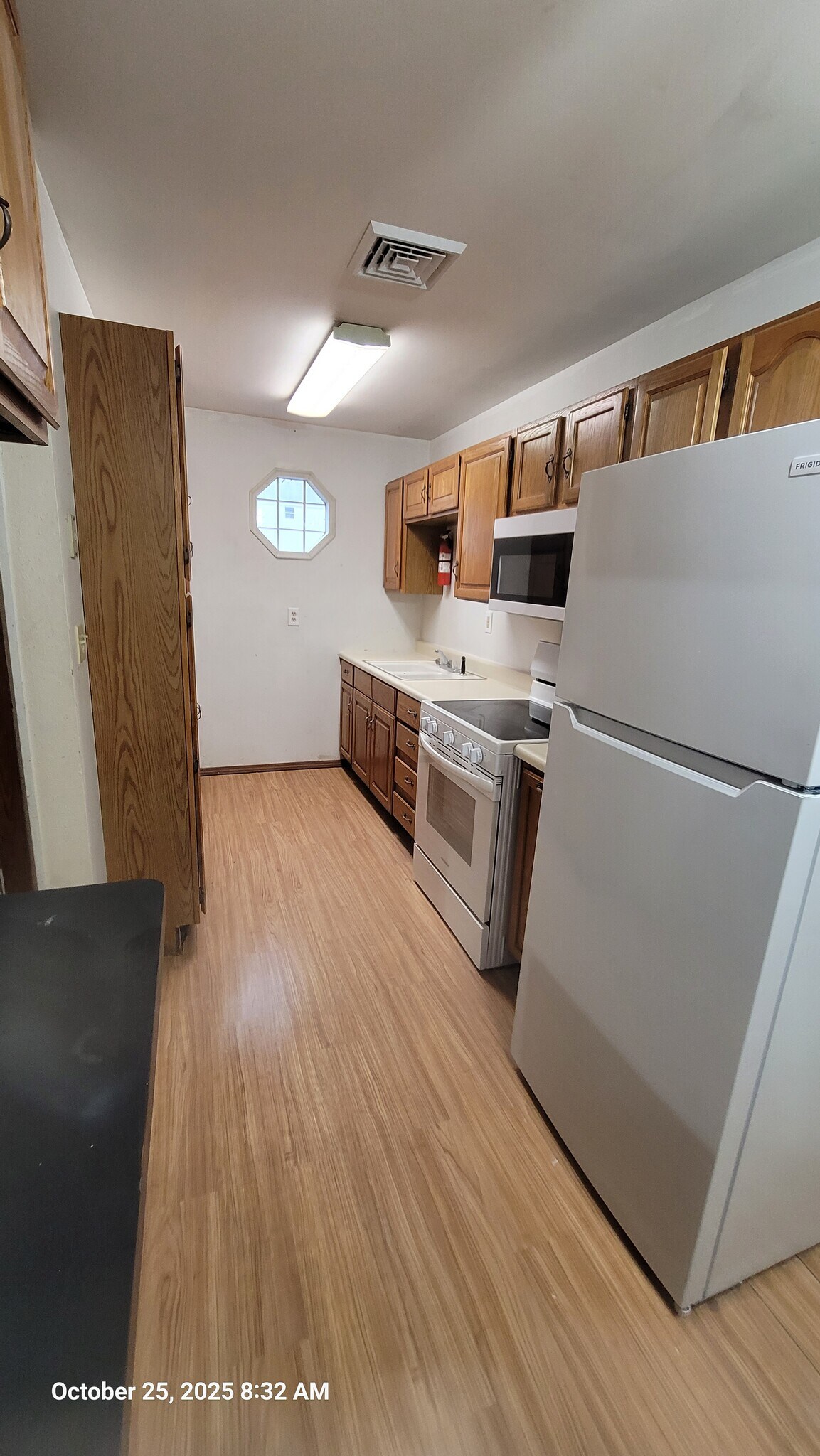 Building Photo - 1038 9th St