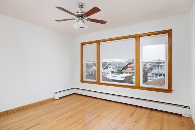 Building Photo - 6216 W Irving Park Rd