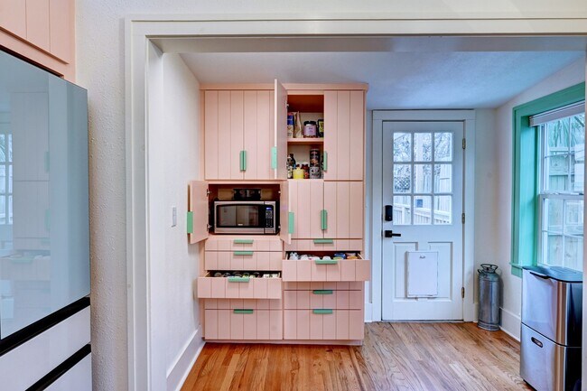 Building Photo - 3715 Avenue S 1/2