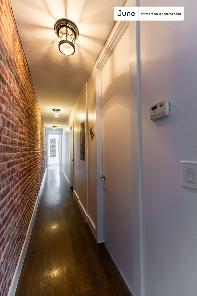 Building Photo - Room in Shared 4 bed/2 bath home