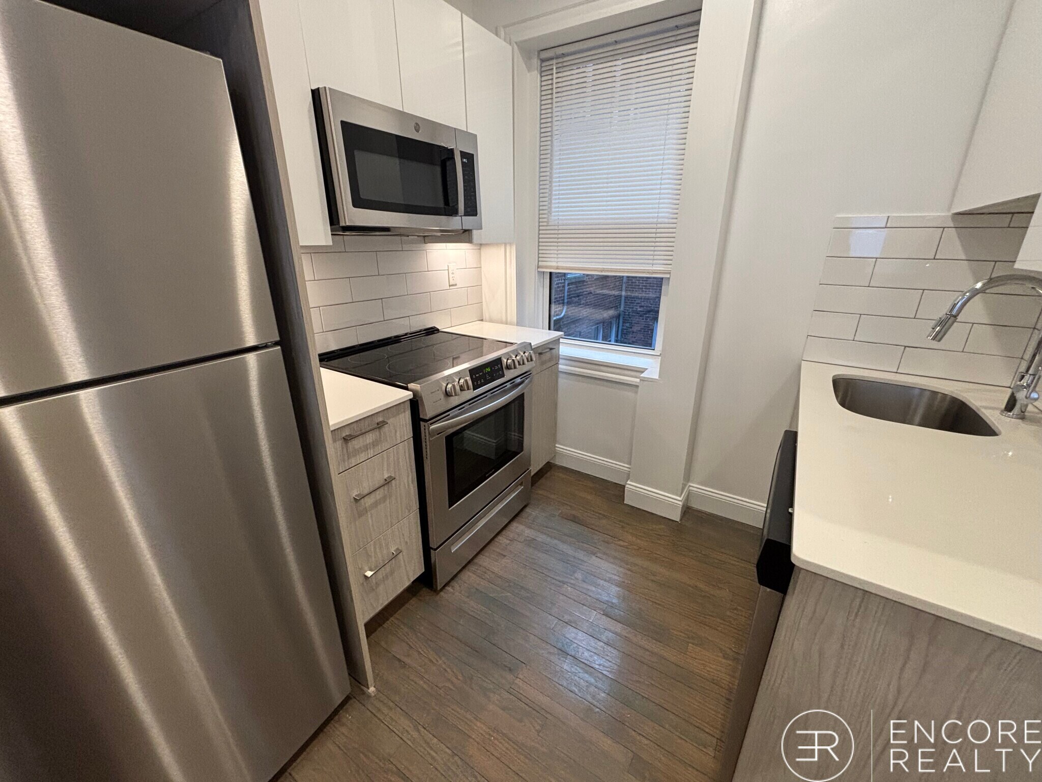 Building Photo - 19 Queensberry St