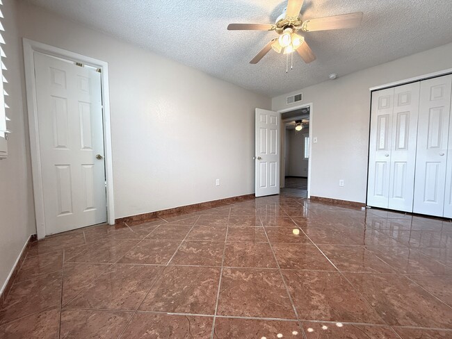 Building Photo - 9321 Sorbonne Dr