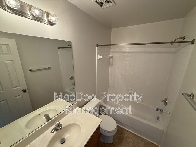 Building Photo - 4249 Normandy Ct