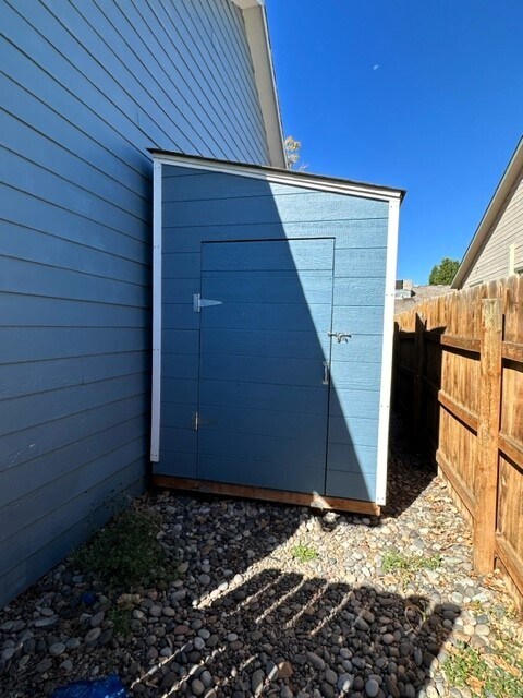 Building Photo - 425 Gold Rush Dr