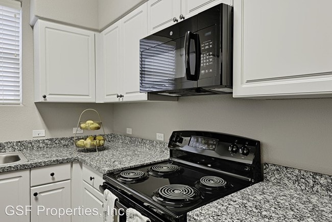 Building Photo - 1 br, 1 bath Apartment - 5490 N Salinas Ave.