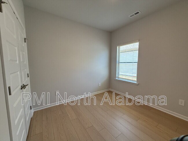 Building Photo - 204 Cobbdale Park Dr