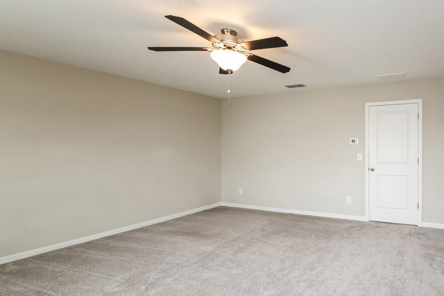 Building Photo - 567 Knightsbridge Ln