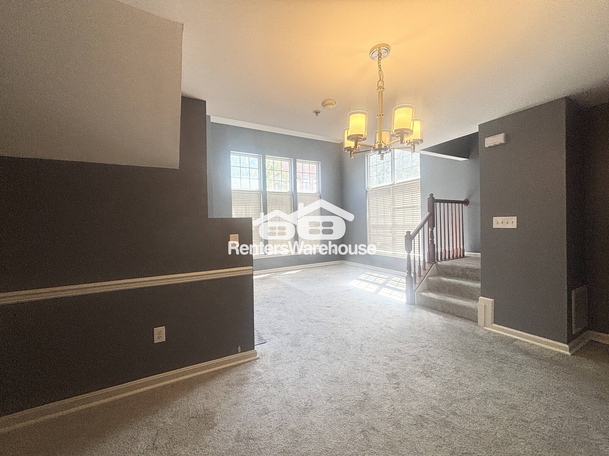 Building Photo - 923 Pine Forest Ln