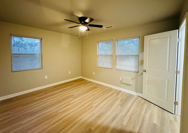 Building Photo - 2447 McAlpine Terrace