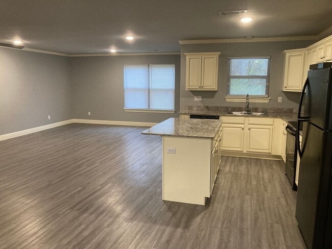 Building Photo - NOW PRE-LEASING Adorable 3 bedroom 3.5 bath unit!!!