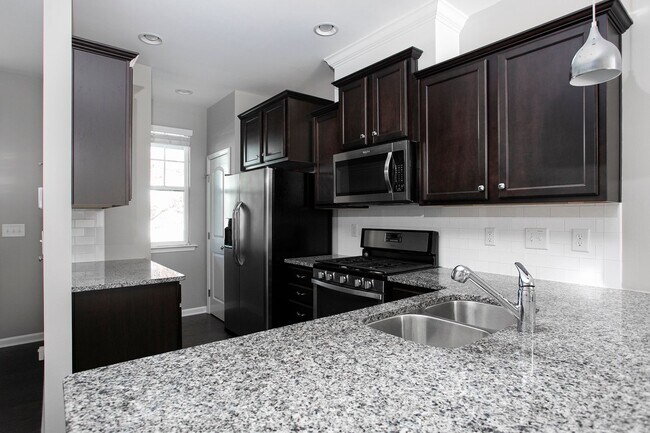 Building Photo - Available mid-July - Adorable 3 Bed 2.5 Ba In Great Location! First Floor Master!