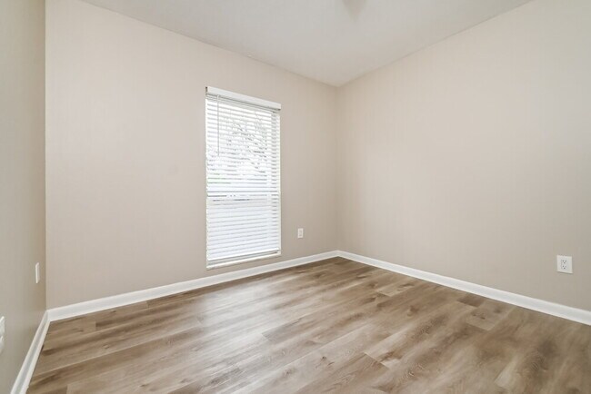 Building Photo - 3406 Westfield Dr