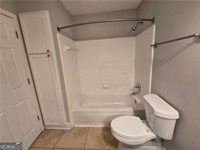 Building Photo - 2205 Santa Fe Pkwy