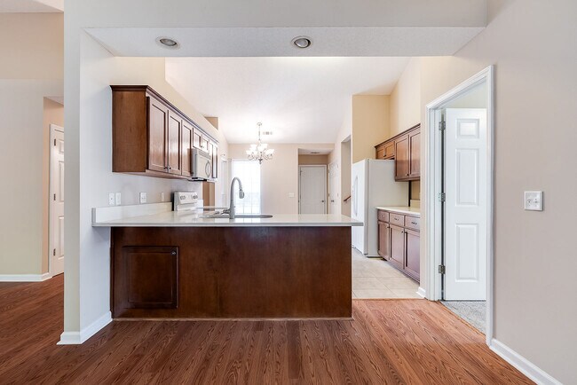 Building Photo - 868 Young Way