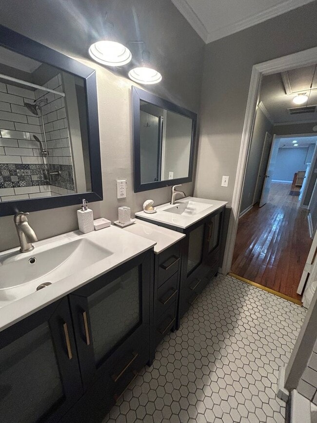 Building Photo - Beautiful updated 4 Bedroom, 3 Bath Ranch ...