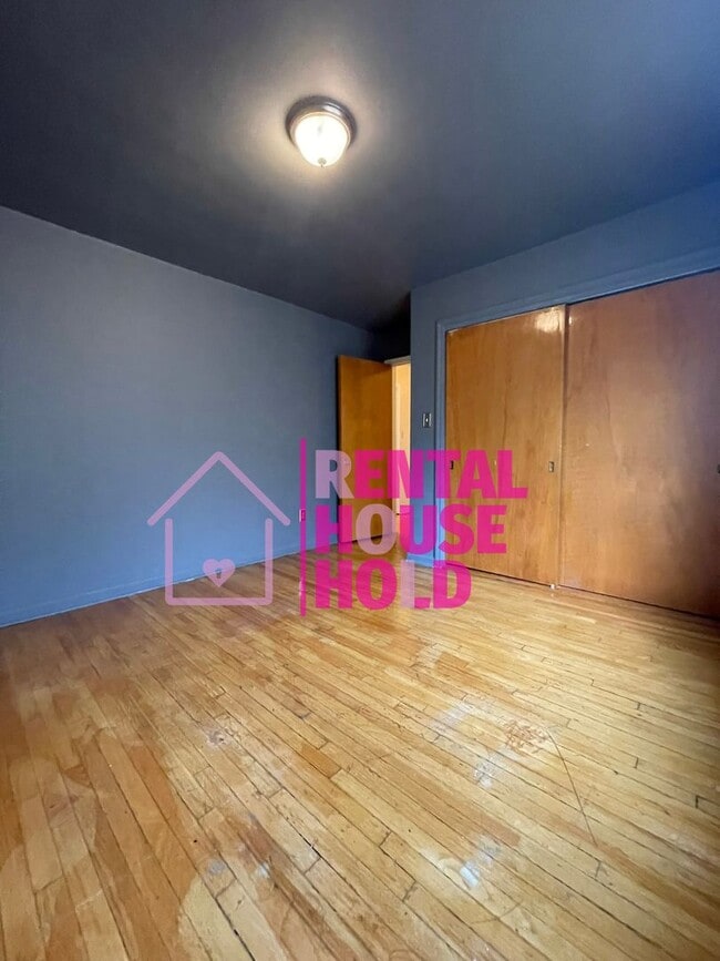 Building Photo - 2 Bedroom 1 Bath Condo-Security Deposit Sl...