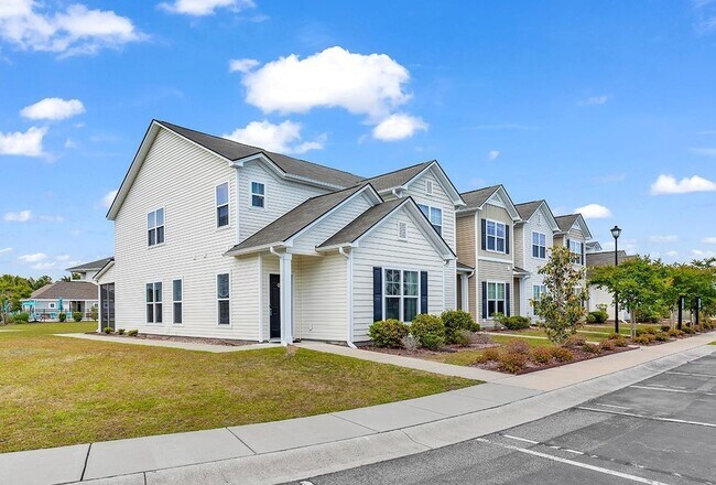 Building Photo - 252 Castle Dr