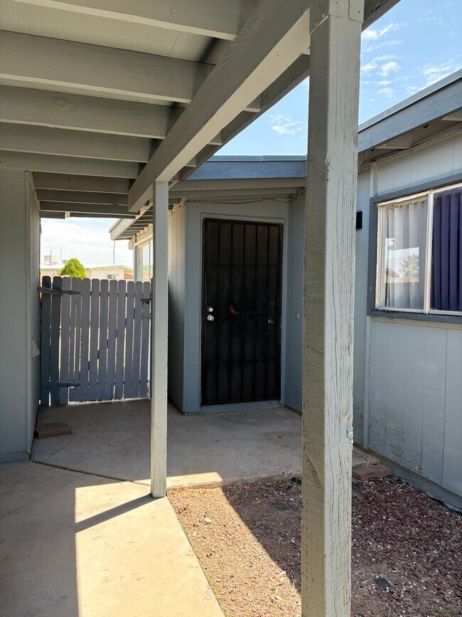 Building Photo - Cozy 3 bedroom 1 bathroom SFR