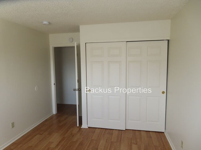Building Photo - Newly renovated three bedroom duplex in Soledad