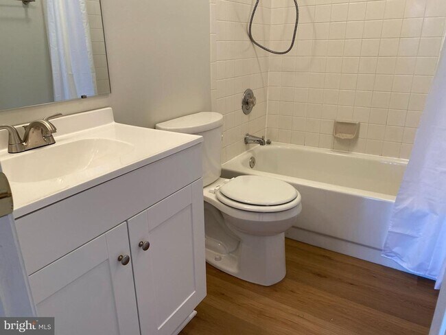 Building Photo - 2017 Heritage Dr