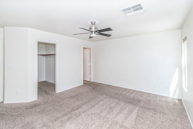 Building Photo - BEAUTIFUL SINGLE-STORY HOME LOCATED IN LAS...