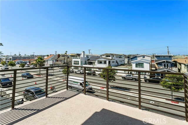 Building Photo - 913 W Balboa Blvd