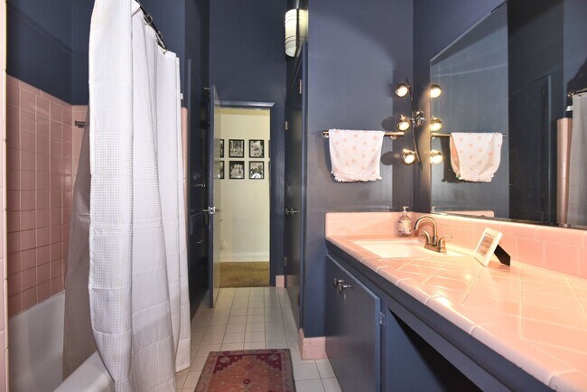 Building Photo - Mid Century Modern home in the Patrick Hen...