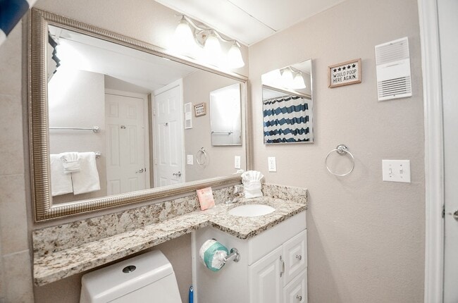 Building Photo - 6102 Seawall Blvd