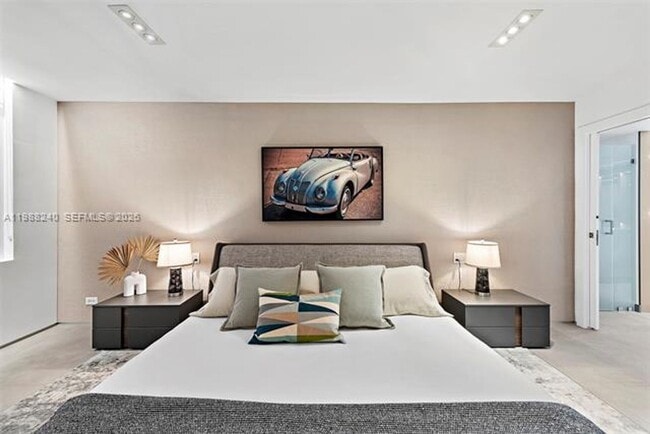 Building Photo - 2301 Collins Ave