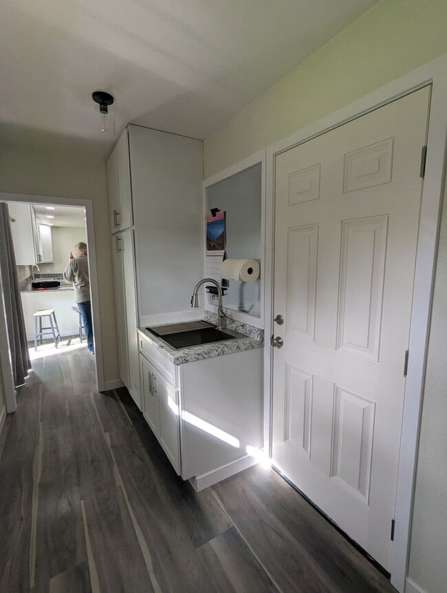 Building Photo - Very nice 3 bd 2 bath