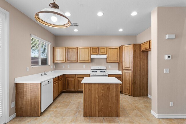 Building Photo - NW!! GATED!! Playground!!!Low maintenance ...