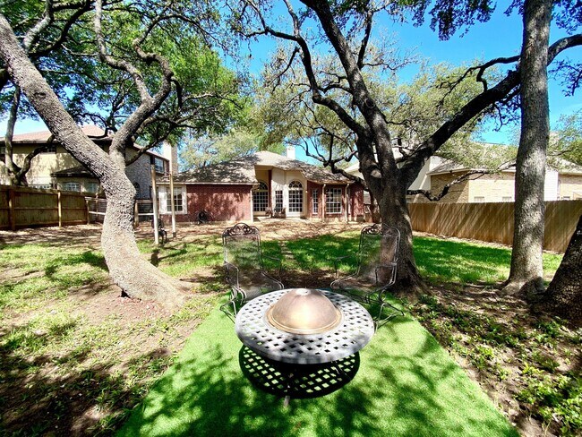 Building Photo - 13706 Morningbluff Dr