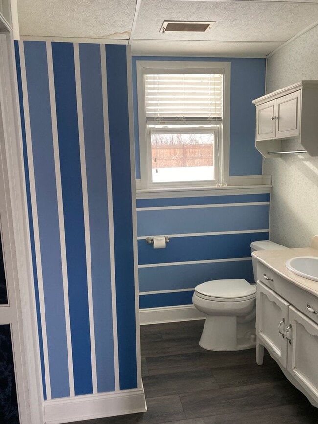 Building Photo - Charming Home w/ Spacious, Fenced yard