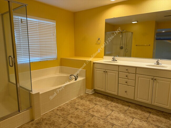 Building Photo - 44262 Maria Cir