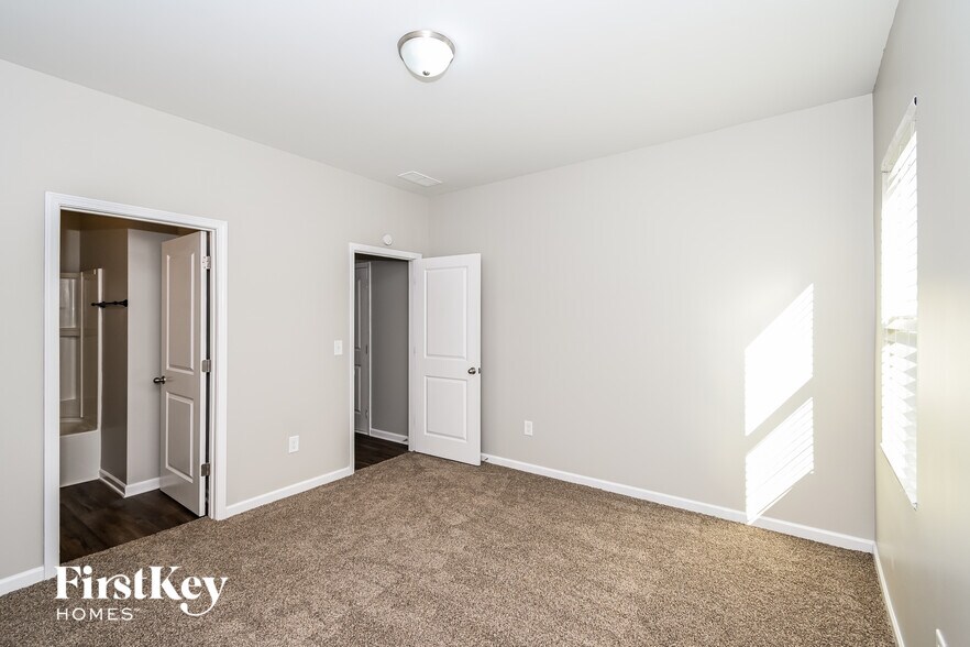 Building Photo - 161 Greatwood Ln