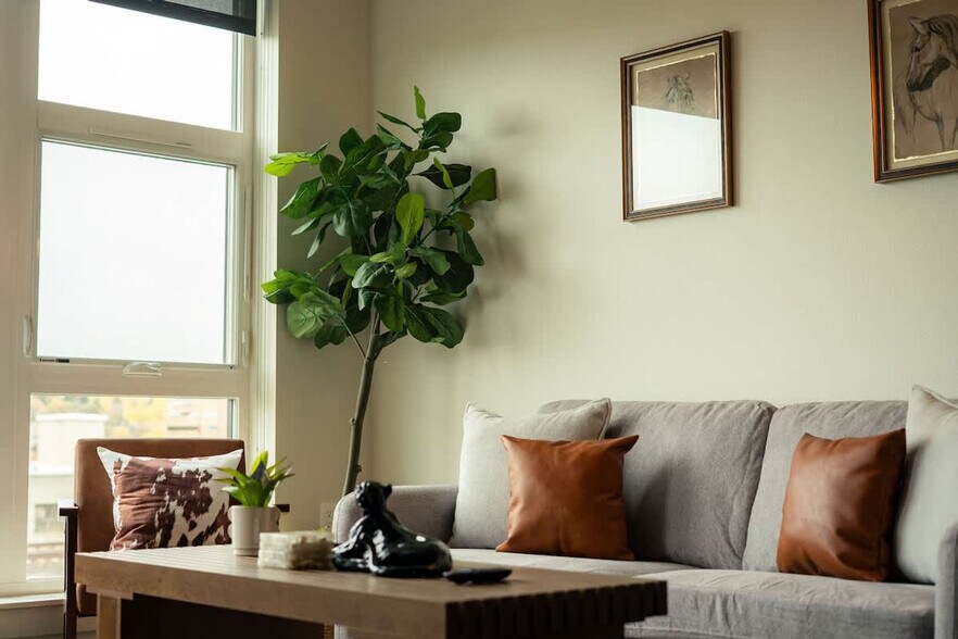 Building Photo - 1229 W 1st Ave