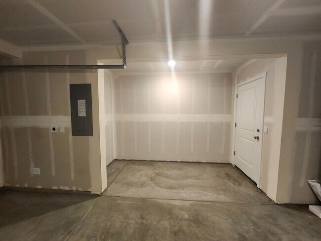 Building Photo - Brand New Construction! 4 bed/2.5 ba Townh...