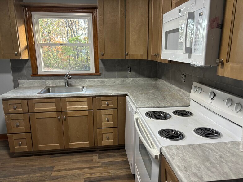 Building Photo - 208 Ricker Ave