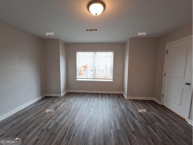 Building Photo - 325 Ashigan St