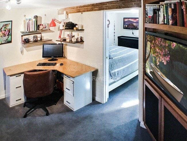 Building Photo - 485 S York St