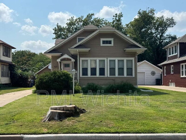 Building Photo - 537 N Crestway St