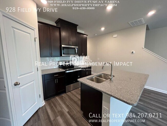 Building Photo - 928 Field Ivy Dr